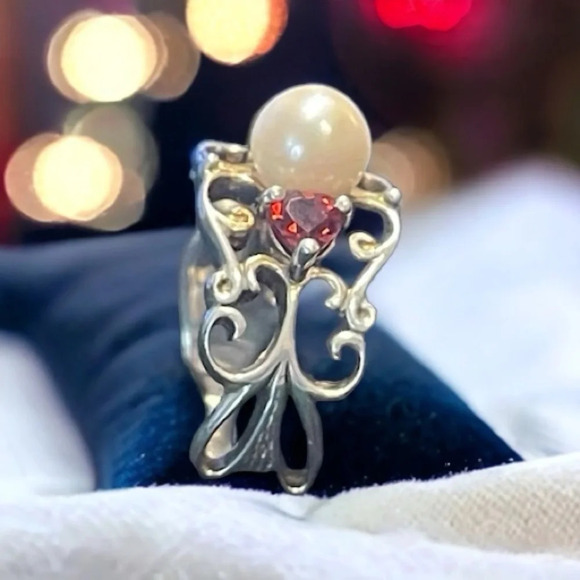 Vintage Pearl & Garnet Sterling Silver Ring - Picture 5 of 9